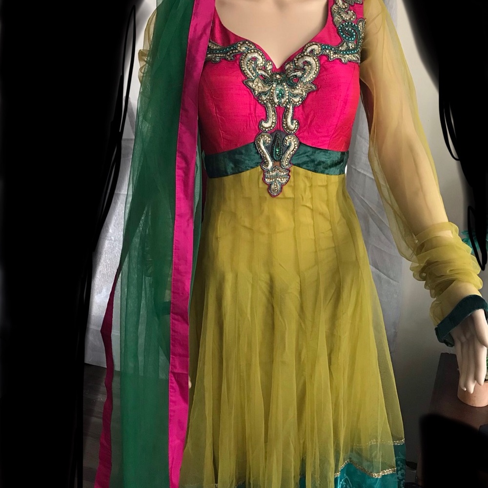 Silk netted velvet detail handcrafted ethnicwear - Picture 6 of 7